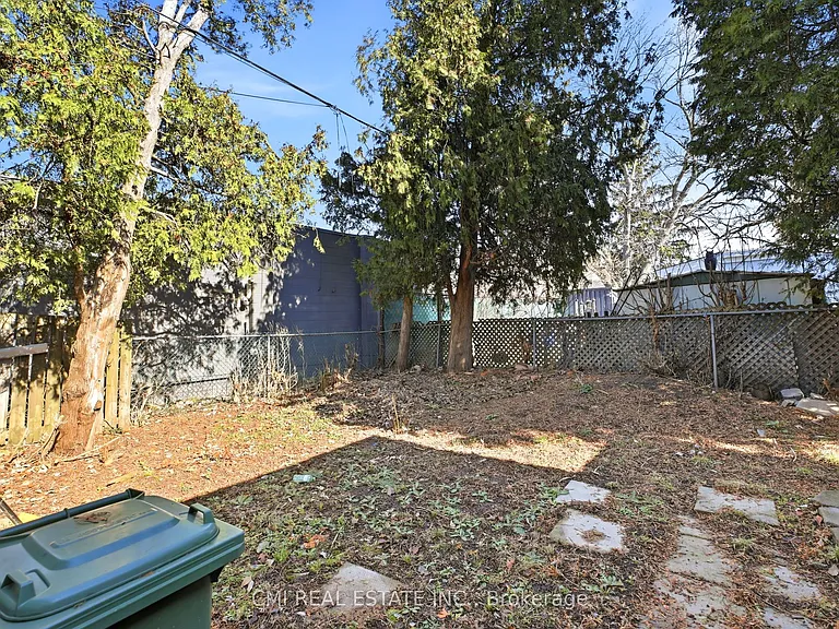 86 Adair Ave S — Photo 27