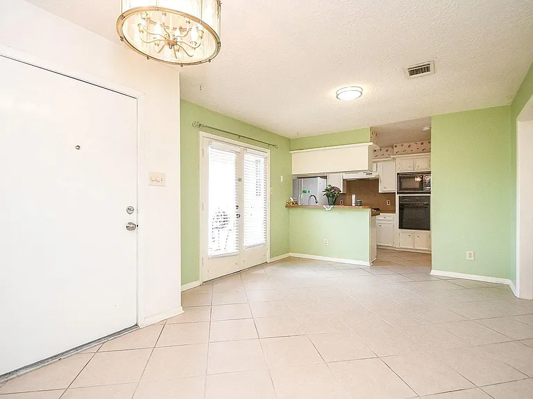 4902 Rainwater Dr — Photo 6