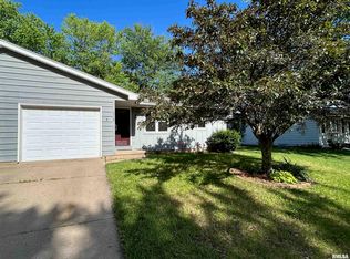 110 N Louise St, Chillicothe, IL 61523