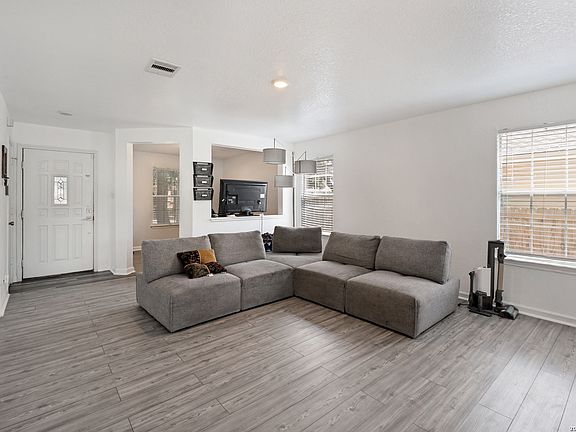 3rd image of 652 CHEROKEE BLVD