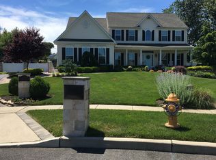 115 Green Briar Ct, Cinnaminson, NJ 08077