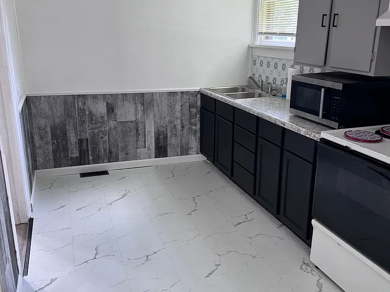 703 Park Pl — Photo 6
