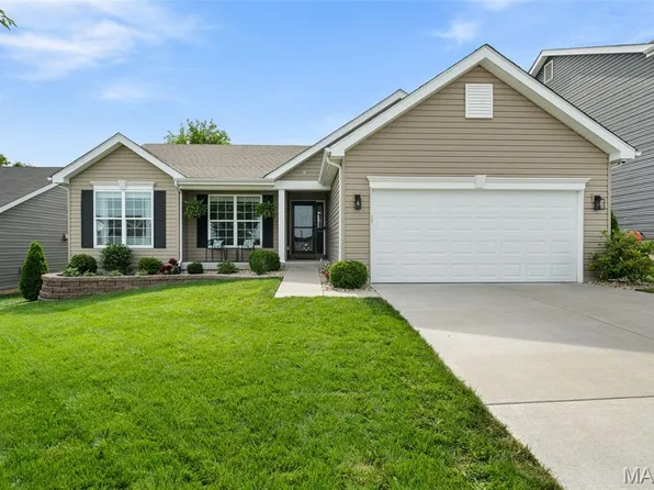 915 Crestwood Ln, O'Fallon, MO 63366