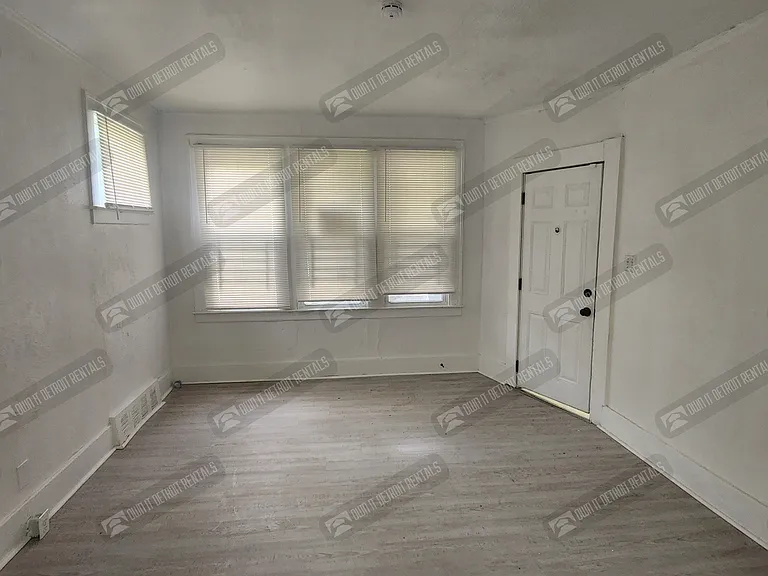 9839 Woodside St #4 — Photo 3