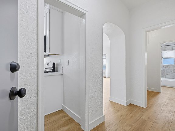 4th image of 1932 W 25th St APT 24
