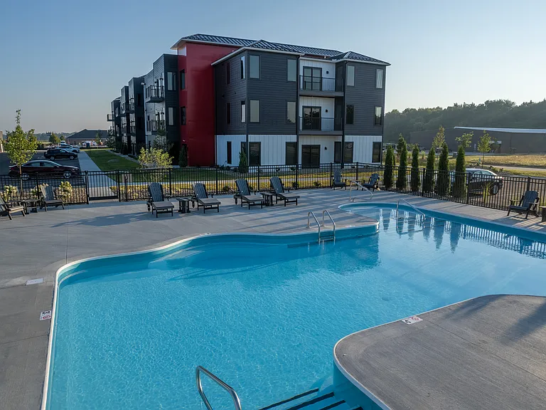 Latitude 40 Flats — Photo 11
