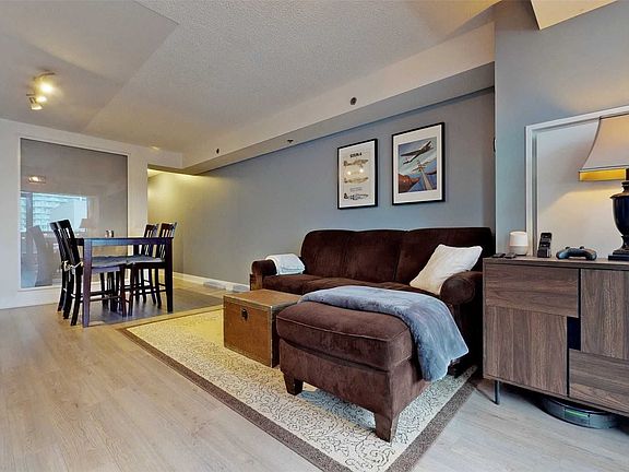 4th image of 318 Richmond St W #714