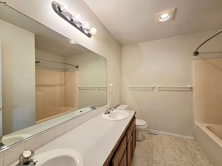 1407 Maple St — Photo 14