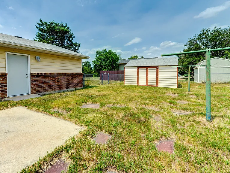 518 Clover Ln — Photo 44
