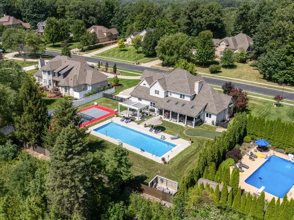 378 River Run Dr, Saint Joseph, MI 49085