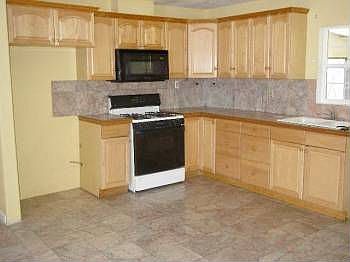 4th image of 2981 Greenwood Dr