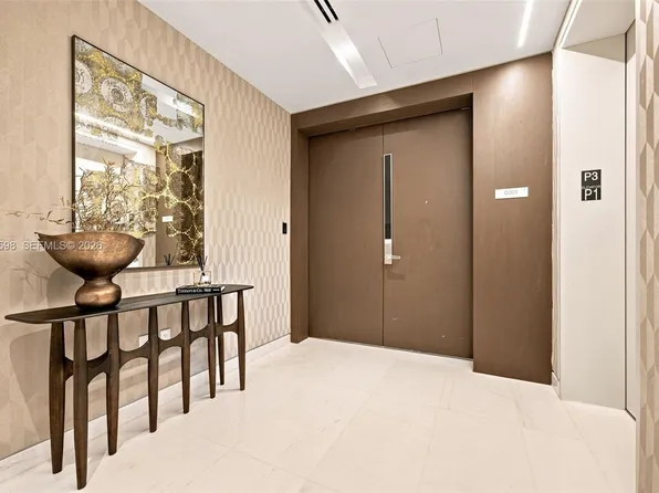 300 Biscayne Boulevard Way, Miami, FL