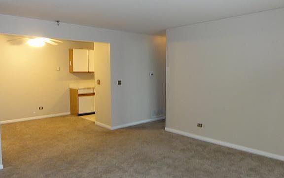 4th image of 21W581 North Ave APT 54