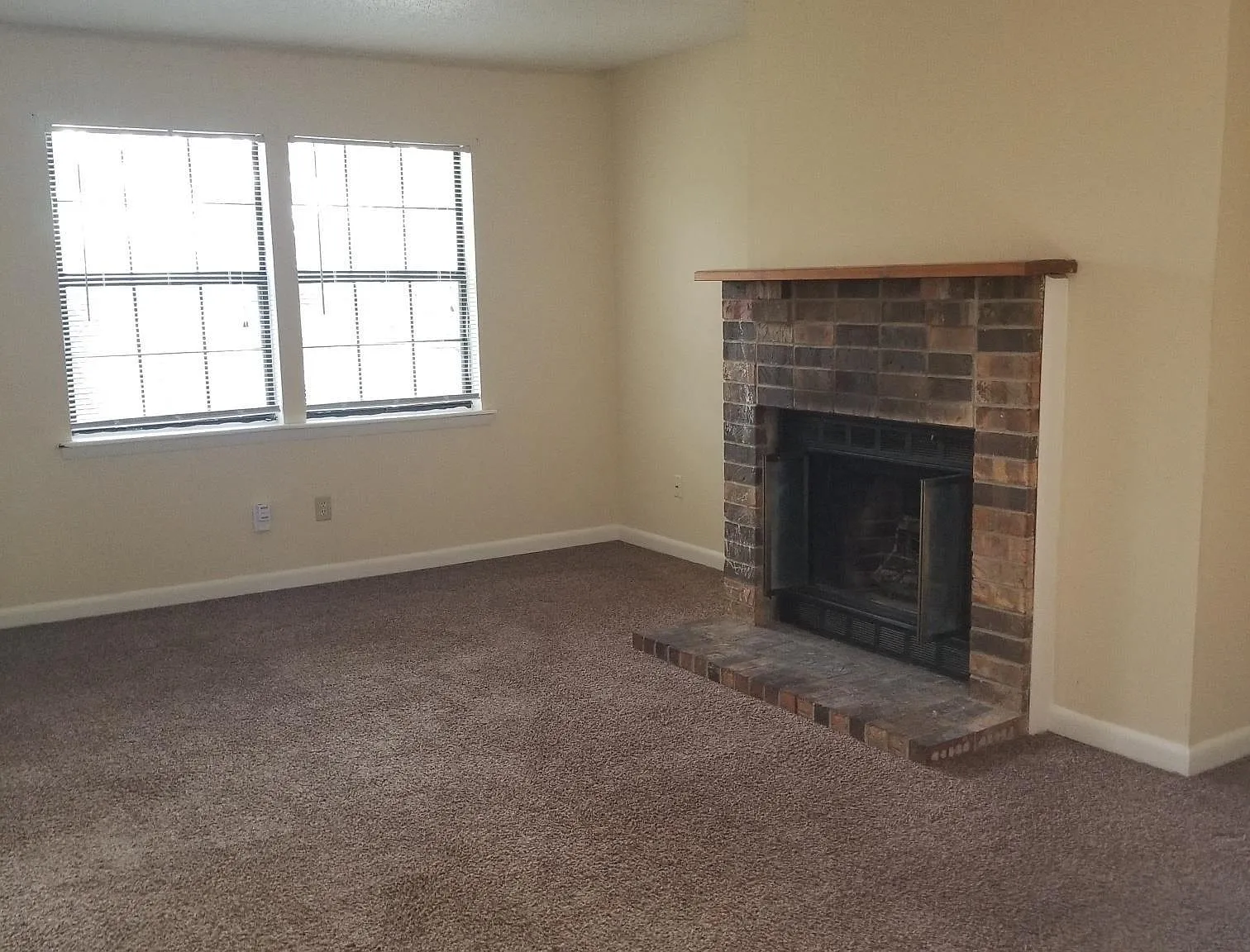 2 bed, 1.0 bath, 850 sqft, $850 — Photo 3