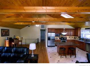 21 Stirrup Dr, Trumbull, CT 06611