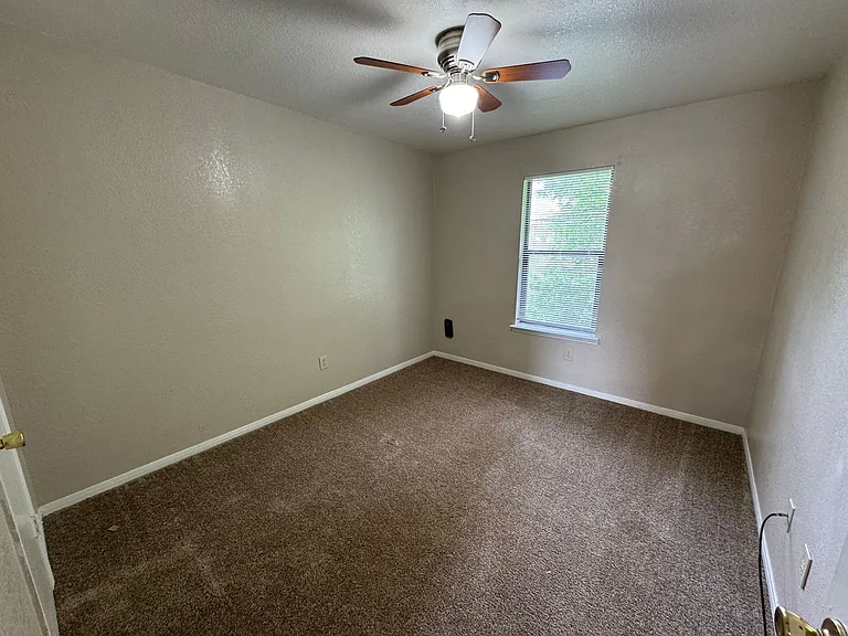1708 Benttree Dr — Photo 37