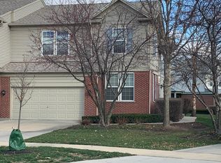 912 Elizabeth Dr, Streamwood, IL 60107