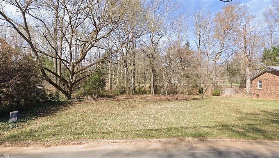 2nd image of 2923 Wesleyan Ln