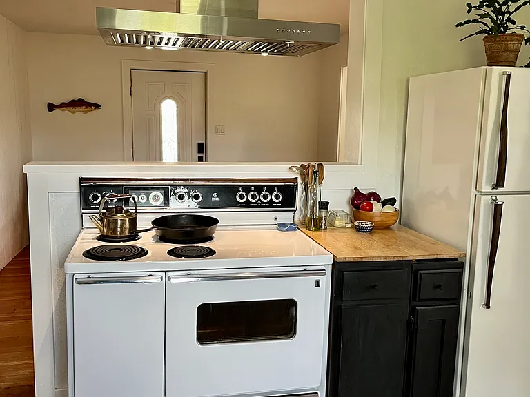 140 E Birch St — Photo 7