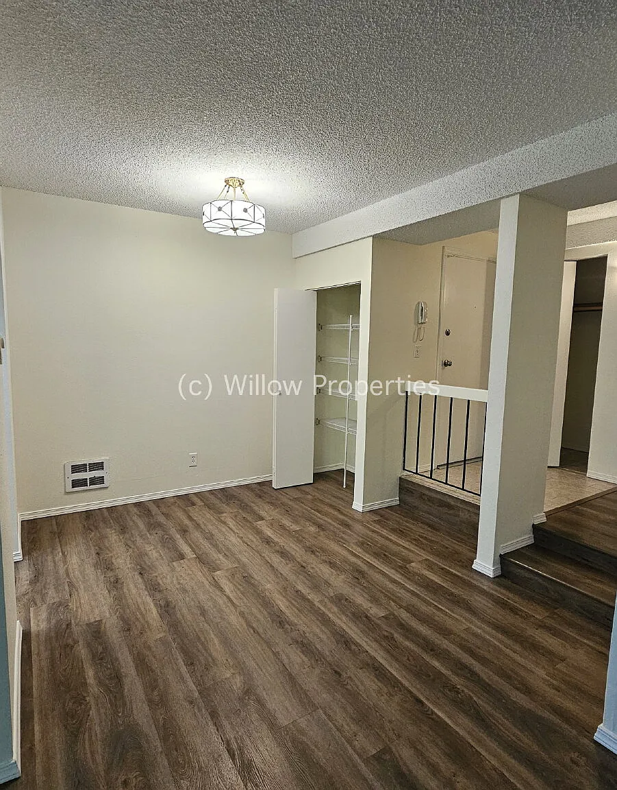 2 bed, 2.0 bath, 923 sqft, $1,800 — Photo 2
