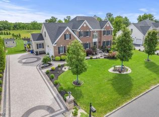 32 Lucas Dr, Hillsborough, NJ 08844