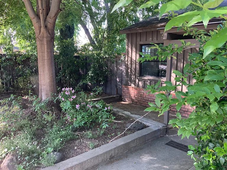 1825 Laburnum Ave — Photo 11