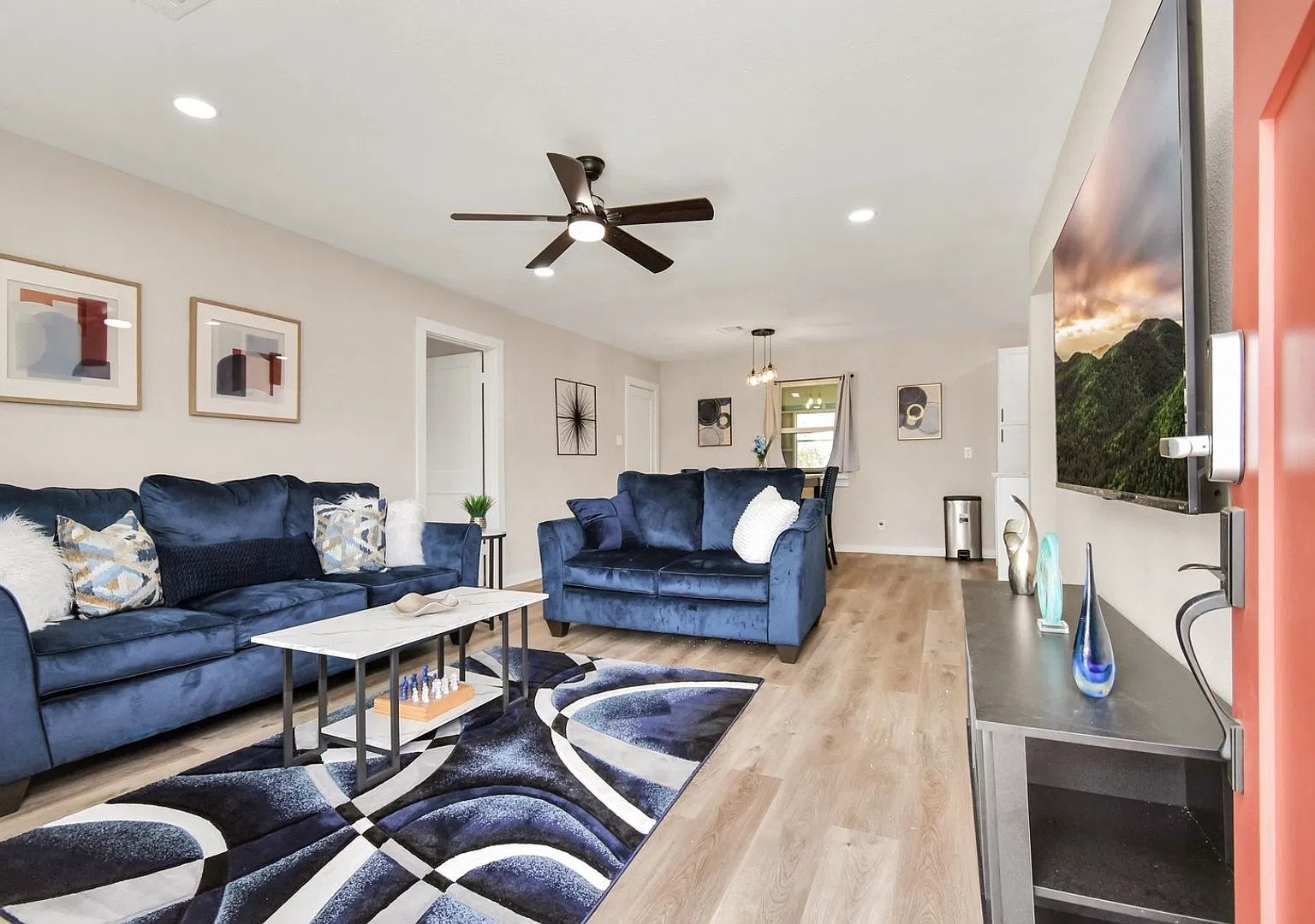 Charming 4BR House in Houston — Photo 3