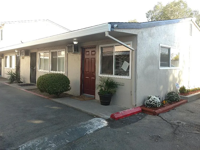 Carabay Apartments - Gated Community Featuring 1 and 2 Bedroom Apartments! — Photo 12