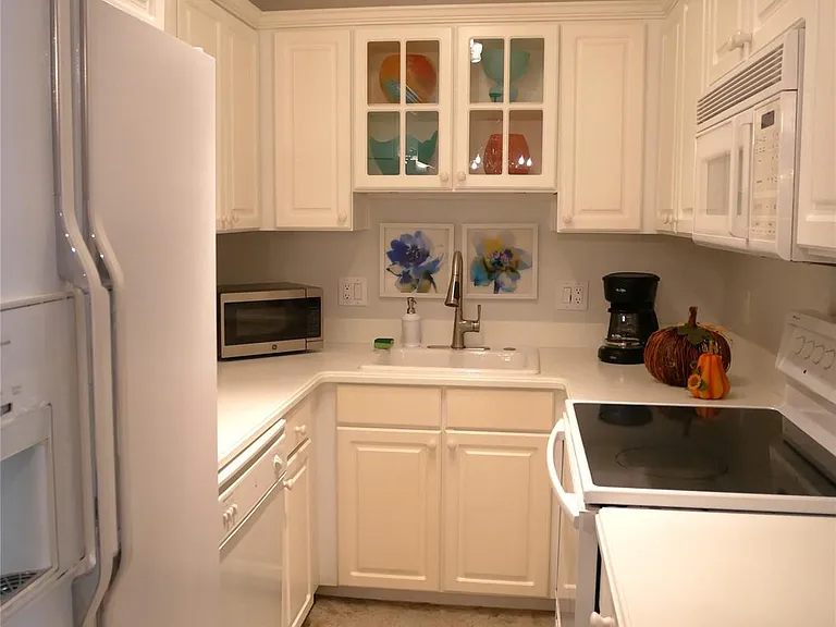 444 S Chester St #413 — Photo 19