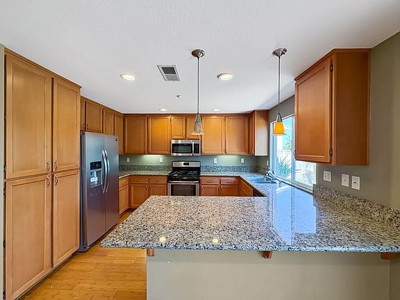 4th image of 1631 Carriage Cir