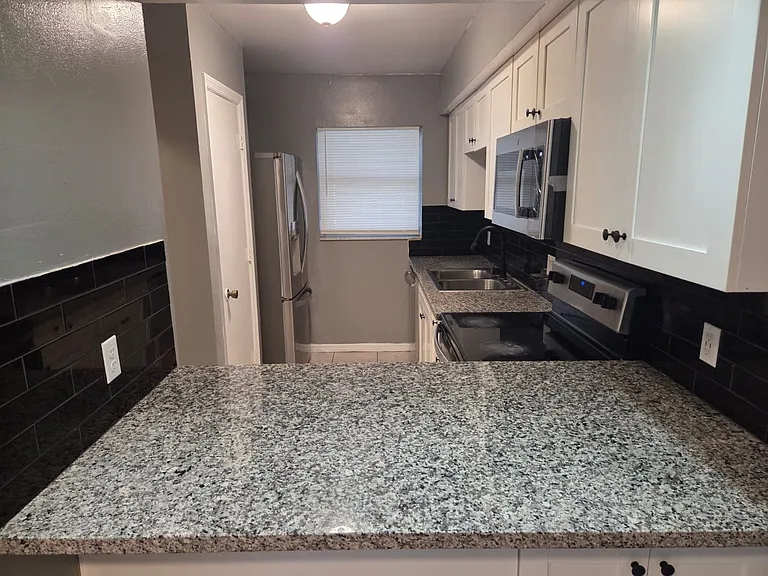 1027 Captiva Point — Photo 3