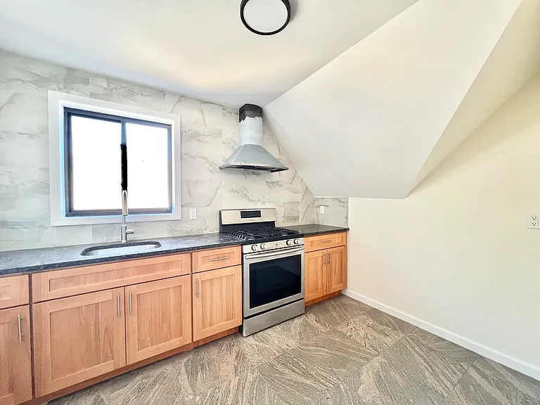 2238 Benson Ave #2F — Photo 9