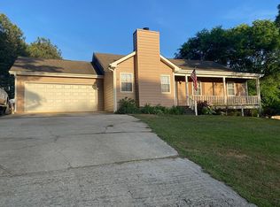 702 Jockey Ln, Auburn, GA 30011