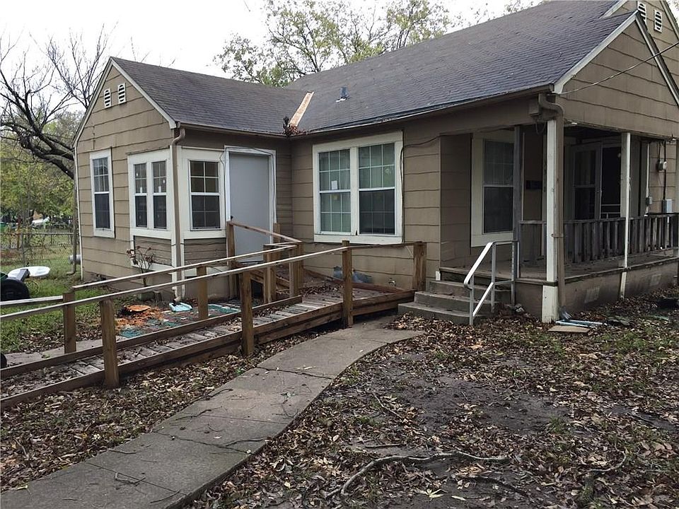 1st image of 3910 Wellington St
