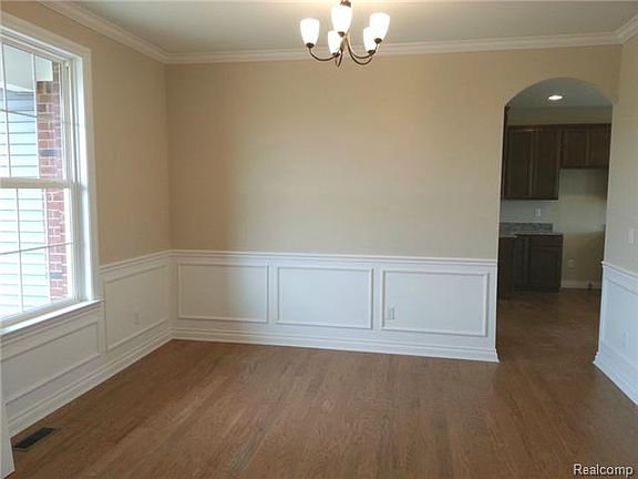 5th image of 322 Daubony Dr