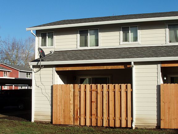 Coverd patio in back