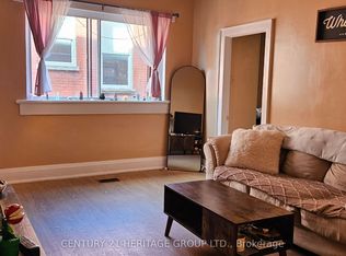 201 A Main St S #4, Newmarket, ON L3Y 3Y9