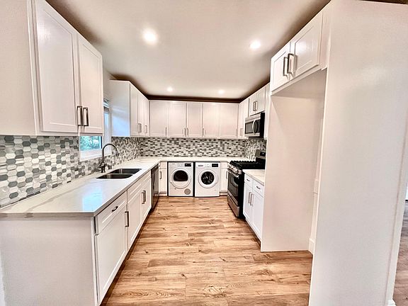3rd image of 1339 W 218th St