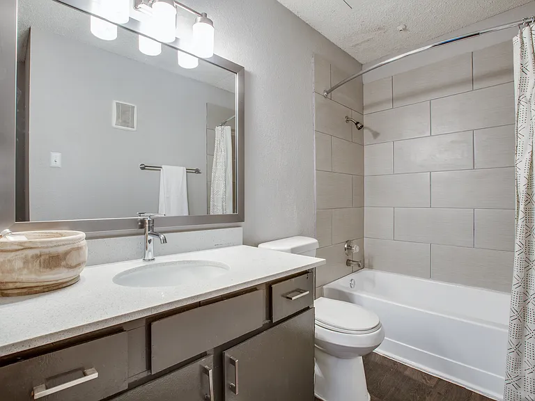 Felix Apartments — Photo 9