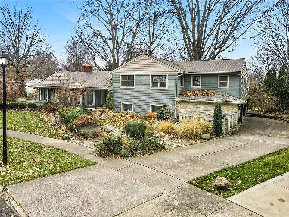 1st image of 676 Crestwood Ave