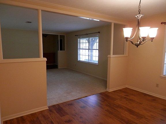 3rd image of 908 Picardy Ln