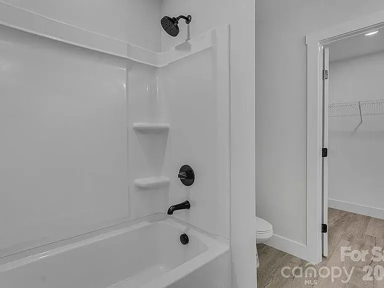 1120 Rosehill Dr — Photo 8