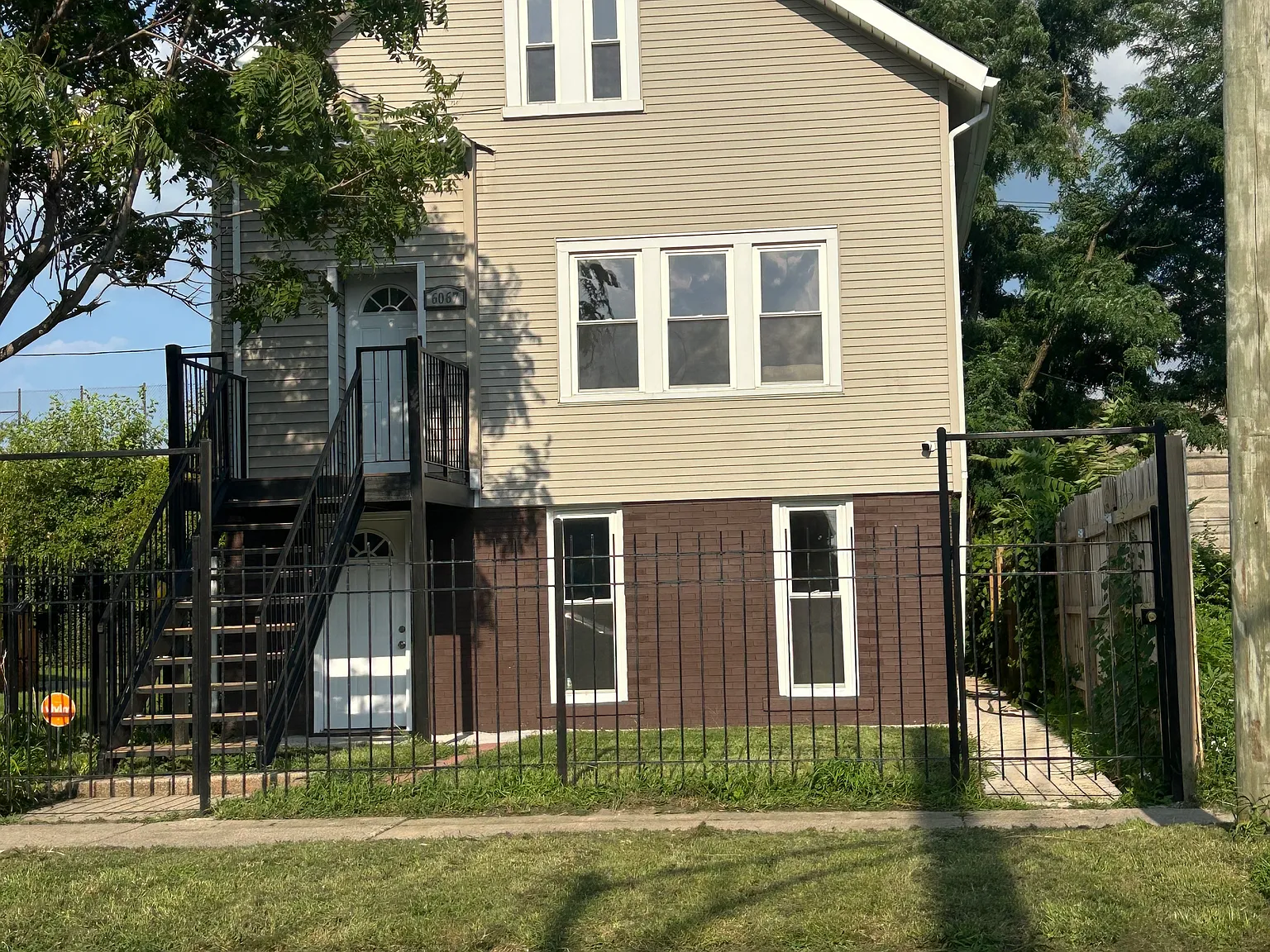 6067 S La Salle St — Photo 1