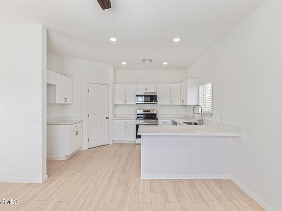 5th image of 463 W TAYLOR Avenue