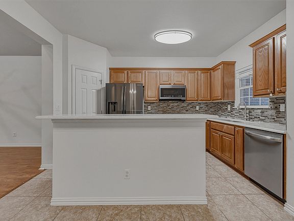 4th image of 160 Greathouse Vlg