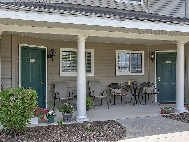 Emerald Park Apartments — Photo 6
