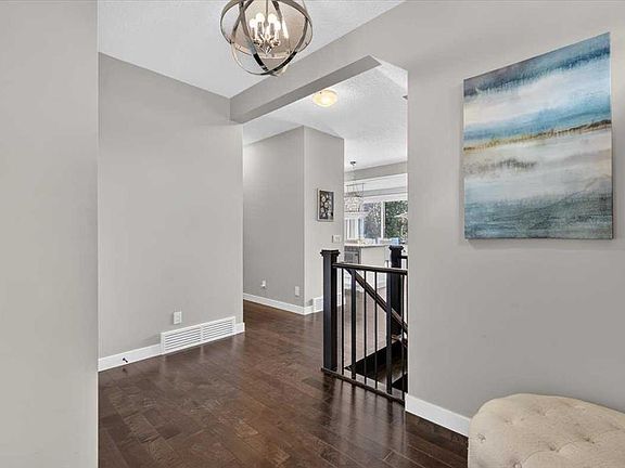 5th image of 90 N Cranbrook Cres SE