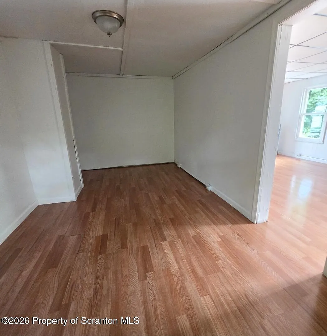 1 bed, 1.0 bath, 900 sqft, $1,050 — Photo 4