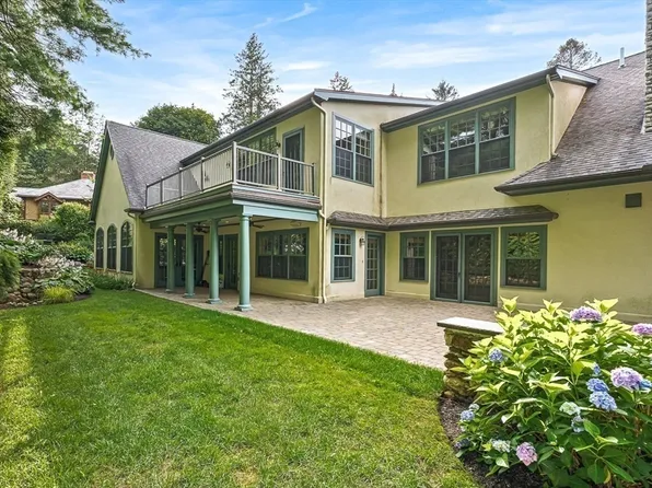 26 Swan Rd, Winchester, MA 01890