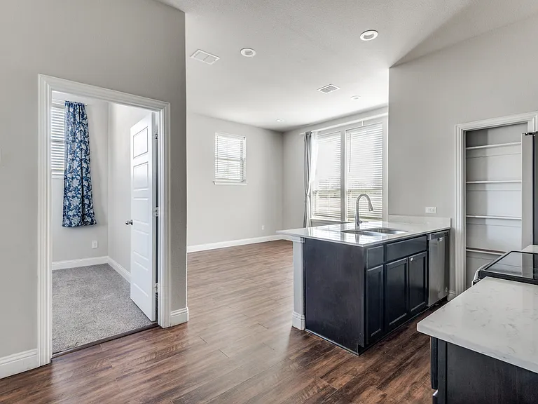 1900 Bel Air Dr — Photo 3